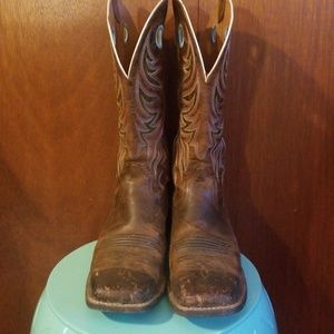 Ariat cowgirl boots